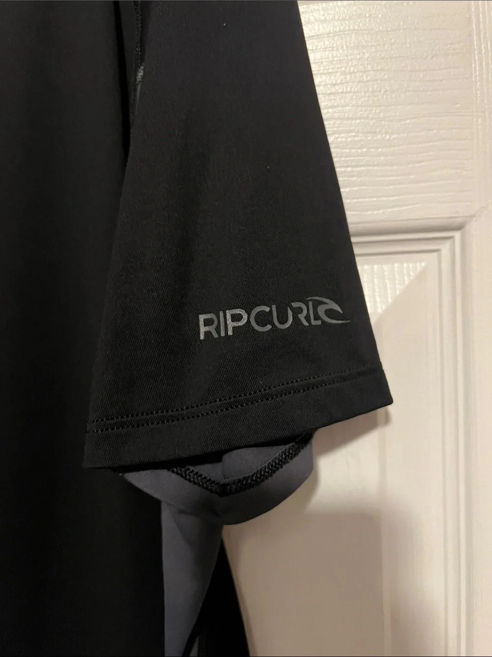 Rip Curl Men's Black & Gray Short-Sleeve Rash Guard